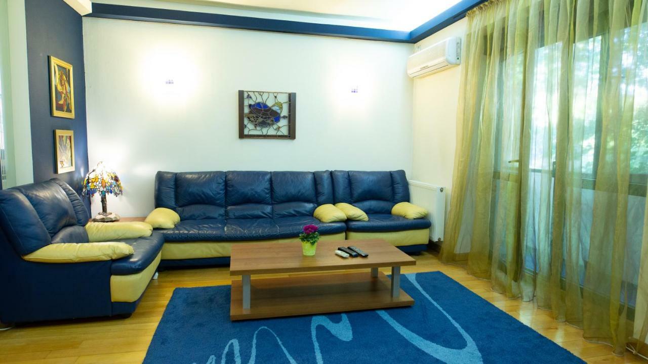 Nicole'S Apartment Bucharest Exterior photo
