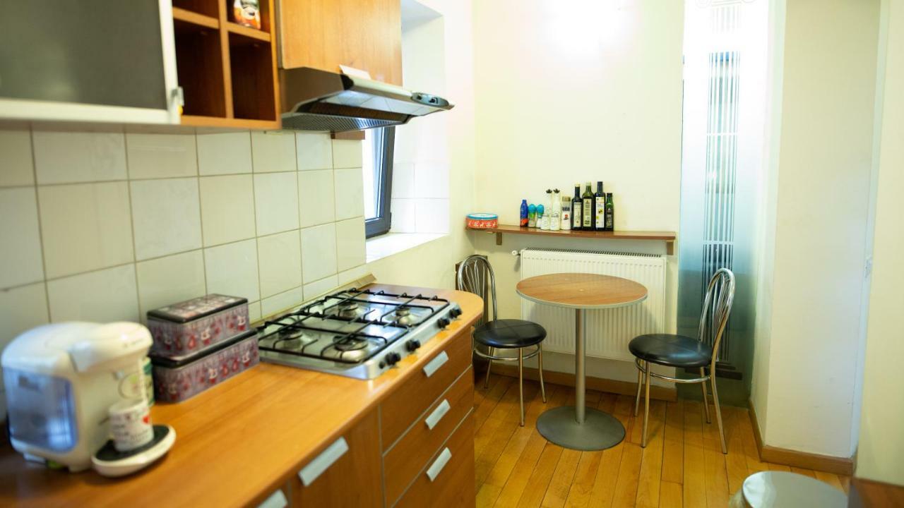 Nicole'S Apartment Bucharest Exterior photo